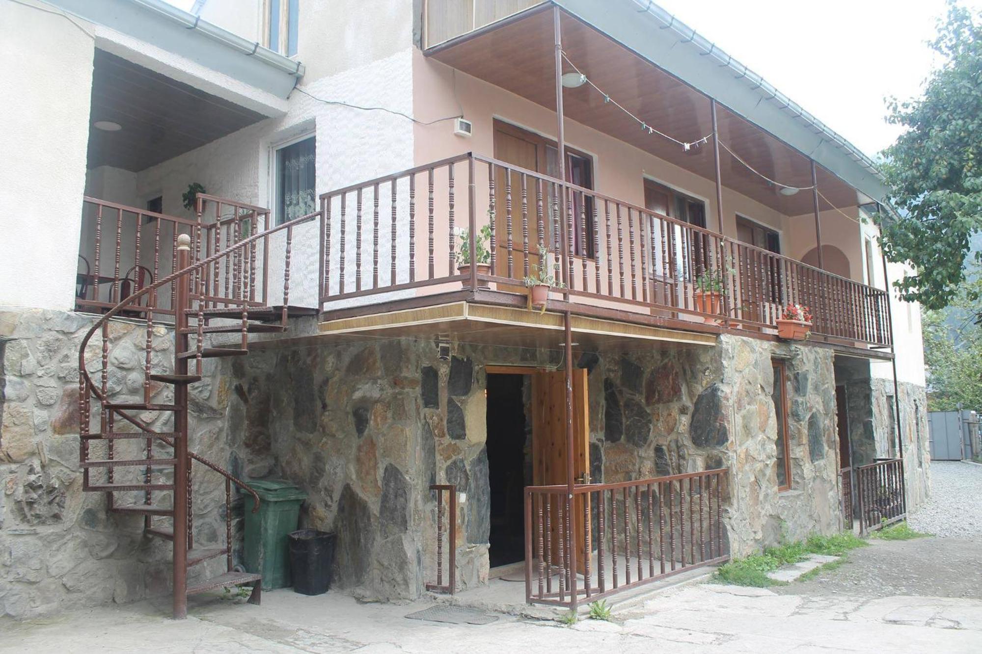 Sunny Hotel Mestia Exterior foto
